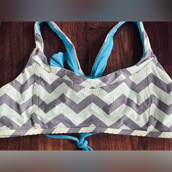IVIVVA girls size 12 reversible bathing suit top - Picture 2 of 4